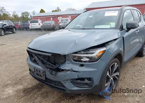 2021 Volvo Xc40 T5 R-Design z USA, uszkodzony, nr VIN YV4162UM7M2446598